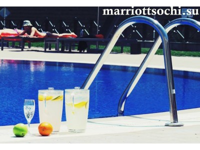 Отель «Marriott Krasnaya Polyana», открытый бассейн