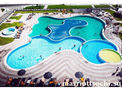 Отель «Marriott Krasnaya Polyana», открытый бассейн